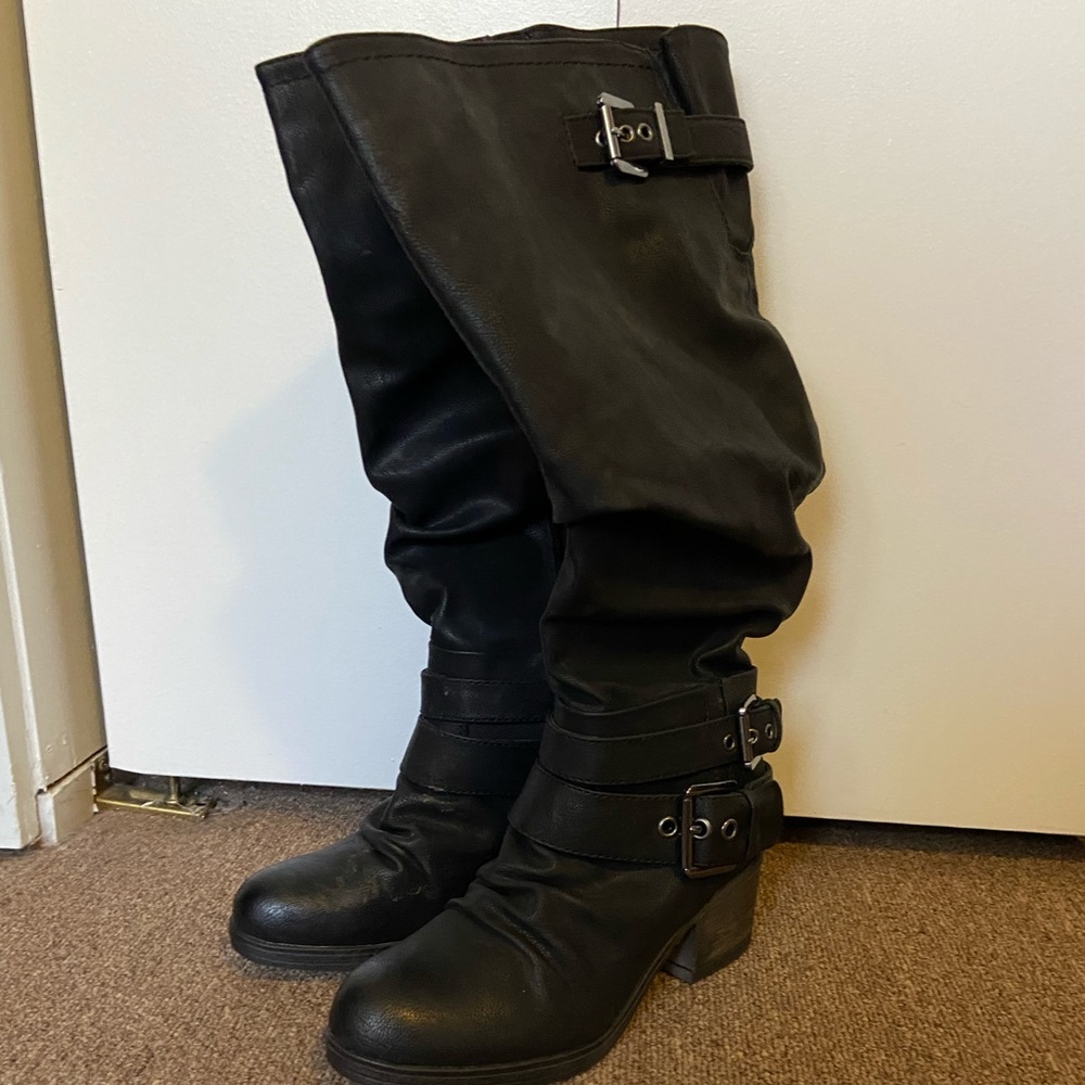 Size 6 Carlos women’s boots. Never worn .